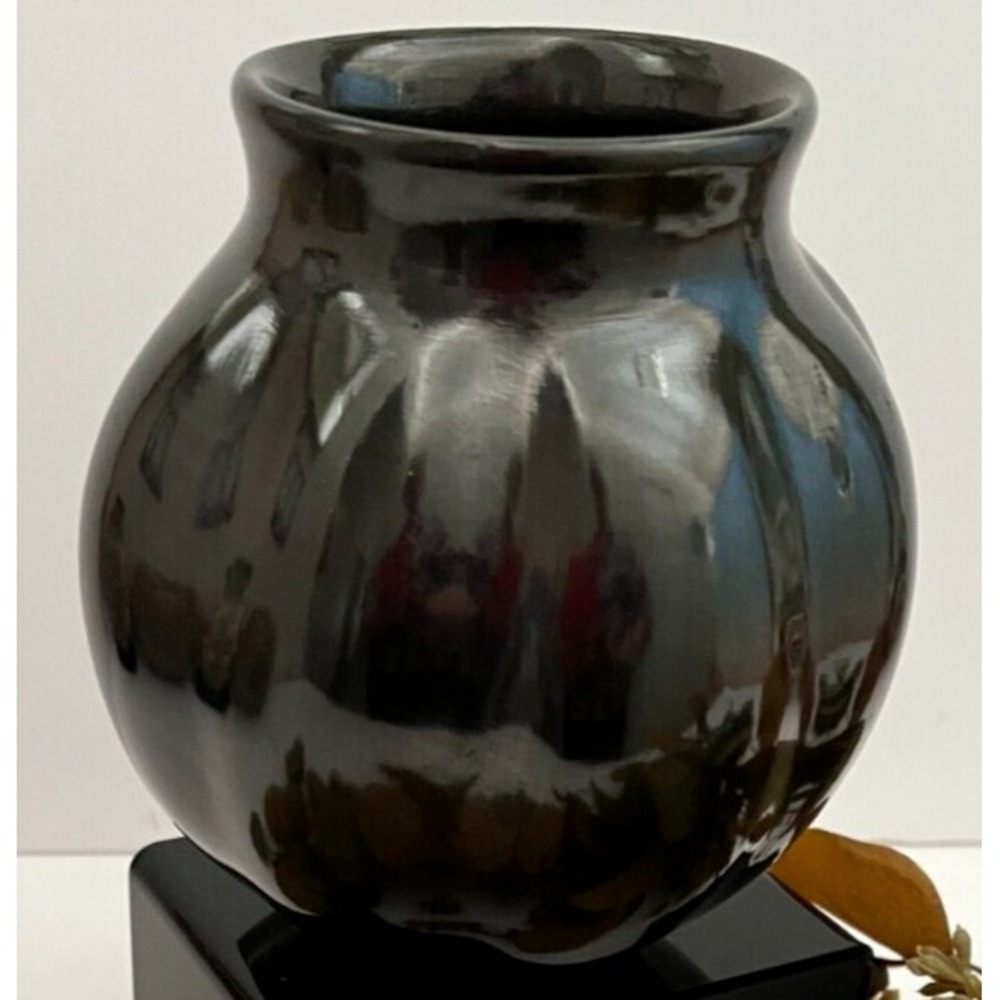 Mata Ortiz Pottery Ivon‎ (Boni) Marin Black Ribbed Jar Vase Pot Art Mexican Clay